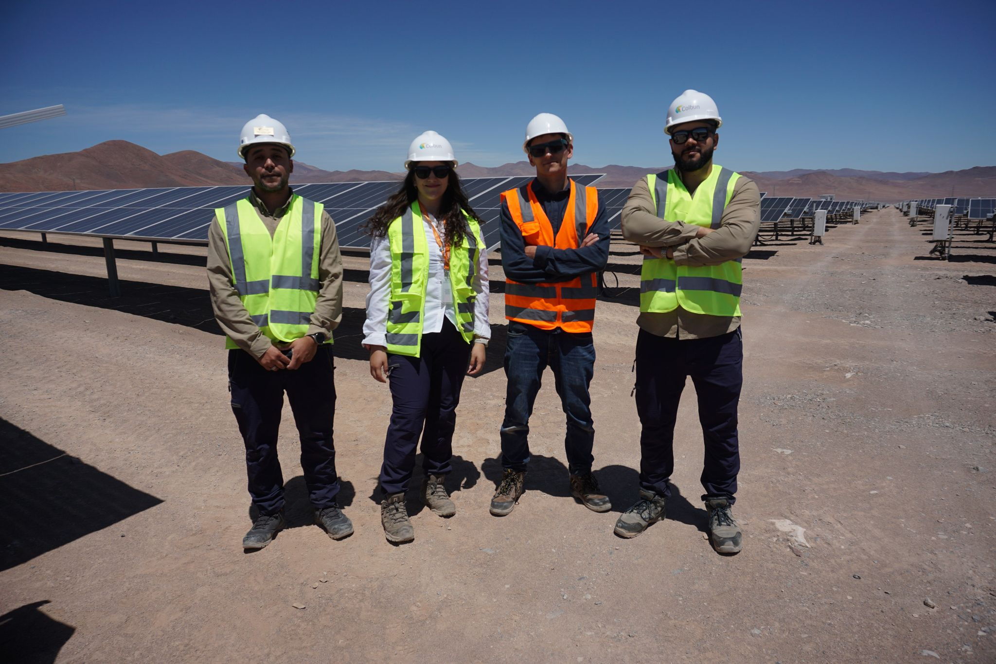 Thore Müller, CEO of PVRADAR, visited the Diego de Almagro plant and conducted a soiling measurement workshop with the Colbún team, led by Valentina Riquelme.